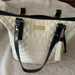 Very cute Brahmin purse!! In excellent condition!